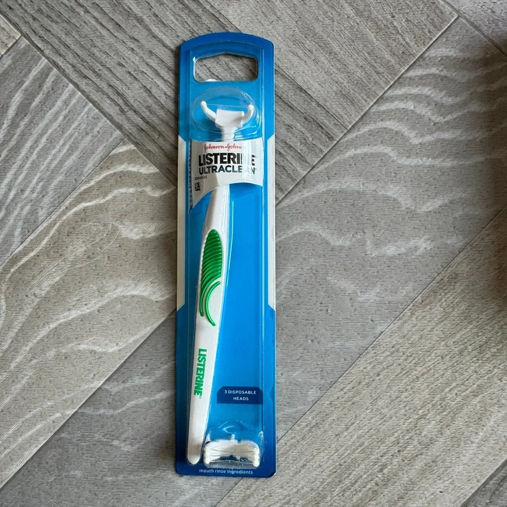 Listerine Ultraclean Access Flosser Starter Pack with Handle and 3 Heads White‎